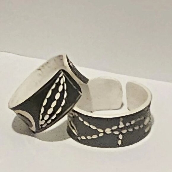 2 Chunky Plastic Bracelets - Picture 3 of 9